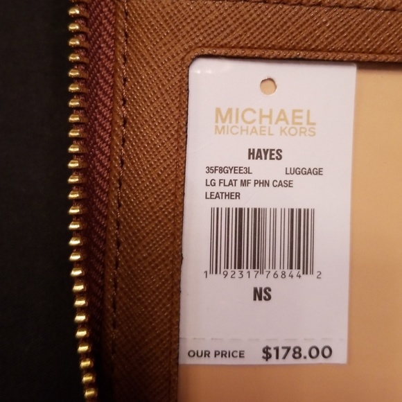 Michael Kors Hayes Multifunction Wristlet - Picture 7 of 8